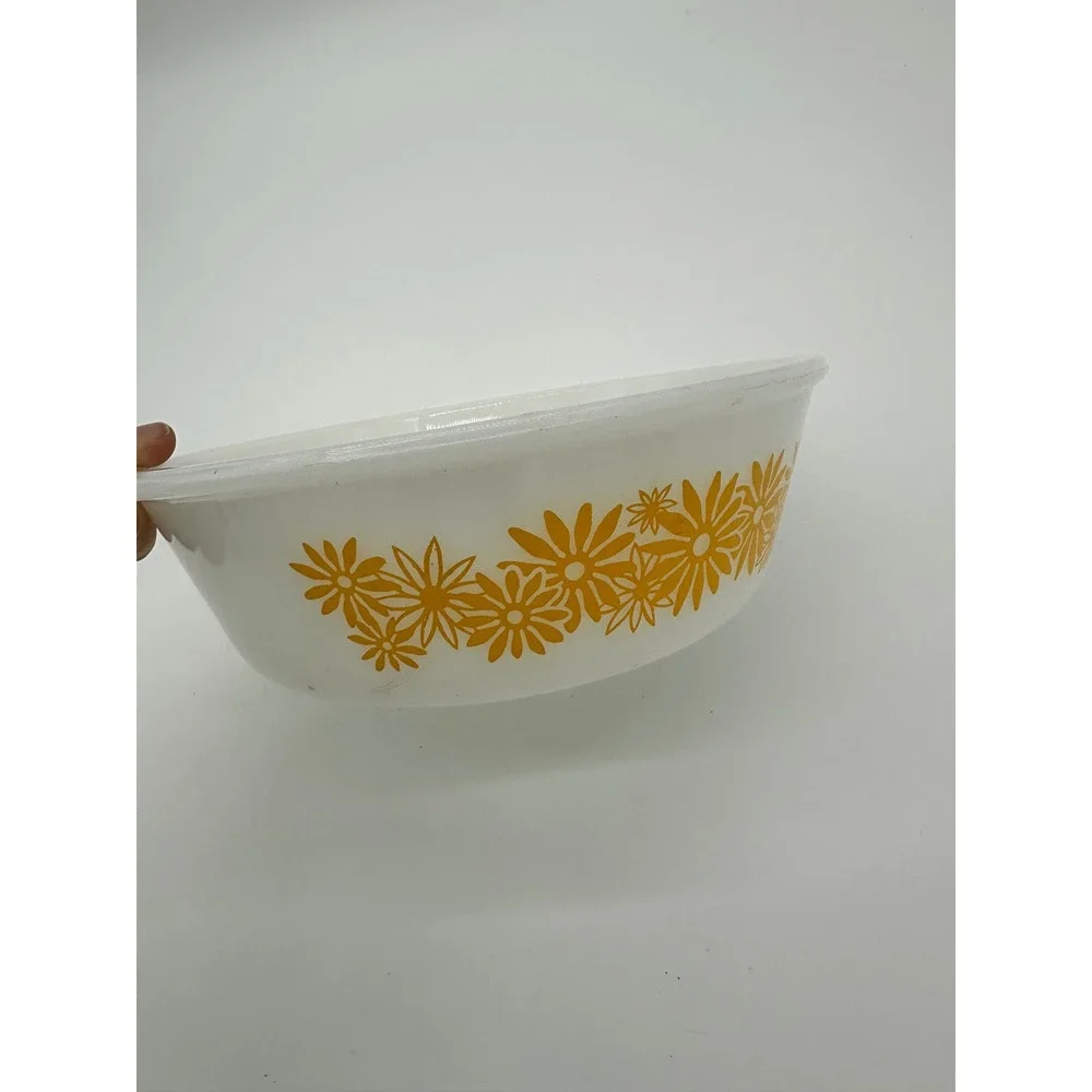 Glasbake Dish no lid vintage Daisy Sunflower Milk Glass White Yellow 2QT‎